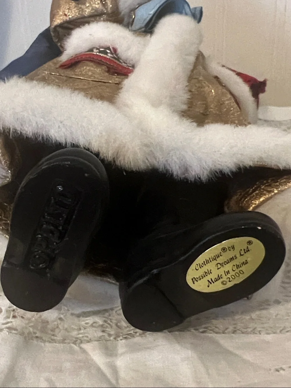 2000 Clothtique Possible Dreams Santa